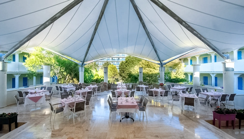 هتل فلورا گاردن افسوس کوش آداسی